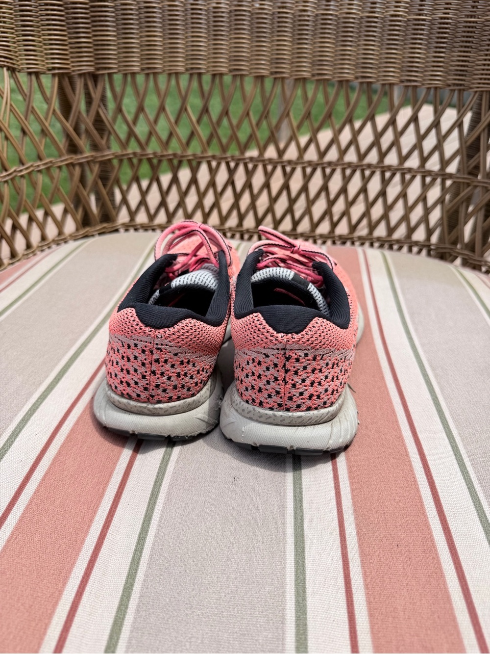 Brooks Women's Coral Running Sneakers size 7.5 - Picture 2 of 4